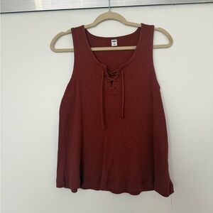 WOMEN’S OLD NAVY CRISSCROSS BURGUNDY TANK TOP
